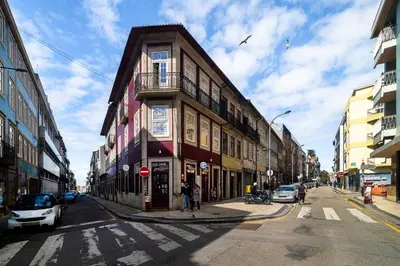 a building on the corner of a city street at WHome Trendy Cedofeita Loft - Luxe & Light-Filled in Porto