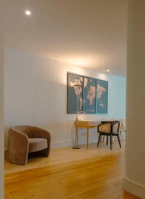 a living room with a table and a chair at The Cale - Porto, Firmeza 2 in Porto