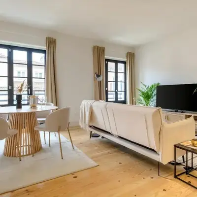 Art Deco 23 Luxury 2BR Apartment Downtown Metro AC