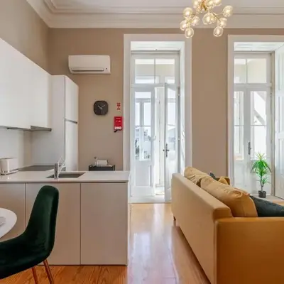 Classic Meets Modern – Downtown Balcony Retreat
