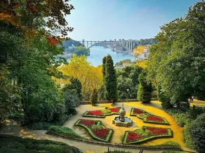 a garden with a view of a river and a bridge at Crystal Palace Oporto Flat - With Two Bedrooms in Porto
