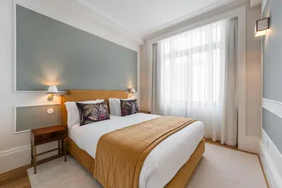 a bedroom with a large bed and a window at GuestReady - Elisium Star in Porto