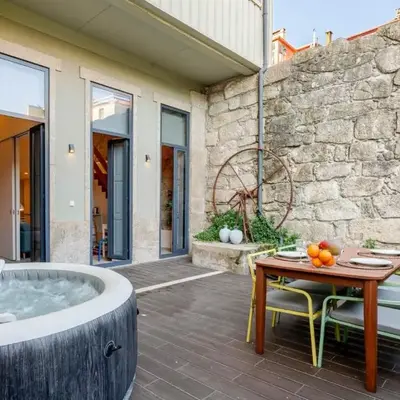 Invictus Escape – Jacuzzi & Charm in the City