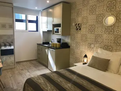a small bedroom with a bed and a kitchen at Porto Náutico & Spa in Porto