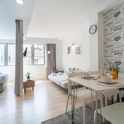 Happy's Apartments