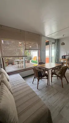 a living room with a table and chairs and a bed at Apartamento Fontinha in Porto