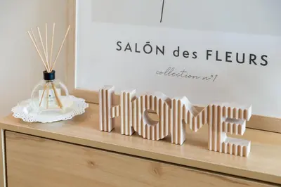 a shelf with a wooden sign that reads alon des figures at Douro Tower Loft - Shared Pool in Vila Nova de Gaia