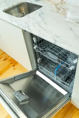 an empty dishwasher in a kitchen drawer at Lifestyle at Porto by Upperground in Porto