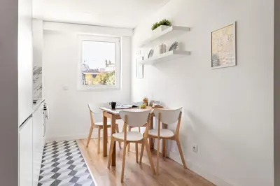 a dining room with a table and chairs at GuestReady - Fantastic Porto Flat in Porto