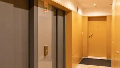 a hallway with a door leading to a bathroom at Porto H Dragão in Porto