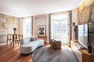 a bedroom with a bed and a kitchen at Porto River in Porto