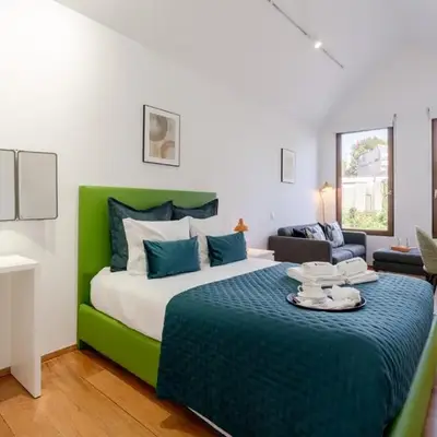 Modern & Cozy Studio by HostWise