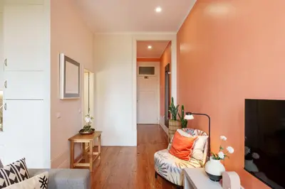 a living room with a couch and a tv at VIVA Breiner Chic Apartment in Porto