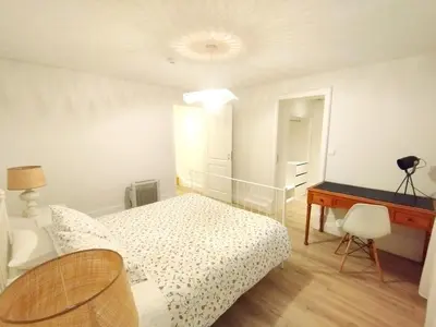 a white room with a bed and a desk at Elegant duplex, WiFi, Porto center in Porto