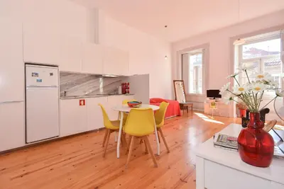 a kitchen and living room with a table and chairs at Art & City in Porto