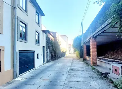 an empty alley with a building and a garage at Casa dos Moinhos - Country House in Porto City in Porto