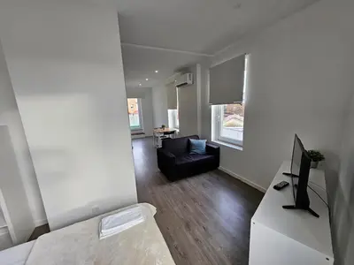 a living room with a couch and a television at Antas Place B in Porto