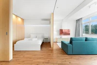 a bedroom with a bed and a blue couch at GuestReady - Urban comfort in Boavista in Porto