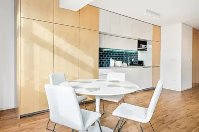 a dining room with a white table and white chairs at GuestReady - Urban comfort in Boavista in Porto