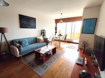 a living room with a couch and a table at Apartamento familiar no centro de Gaia in Vila Nova de Gaia