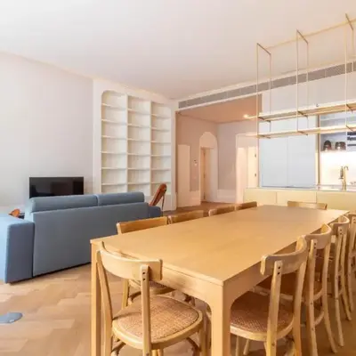 Entreparedes House