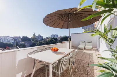 a living room with a couch and a table at Cozee Torrinha in Porto