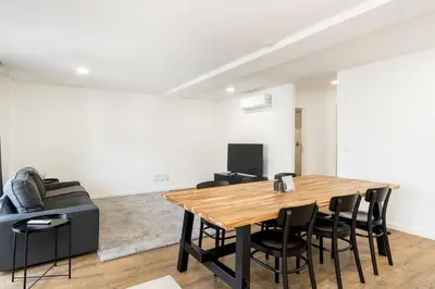 a dining room with a table and chairs at GuestReady - comfort near Jardim do Morro in Vila Nova de Gaia