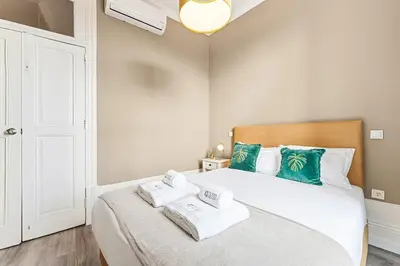 a bedroom with a bed with towels on it at GuestReady - Charming Gaia apartment in Vila Nova de Gaia