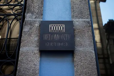 a sign on the side of a building at Belomont52 Guest House in Porto