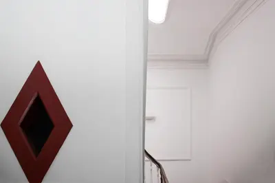 a room with a red arrow on the wall at Studio 77 in Porto