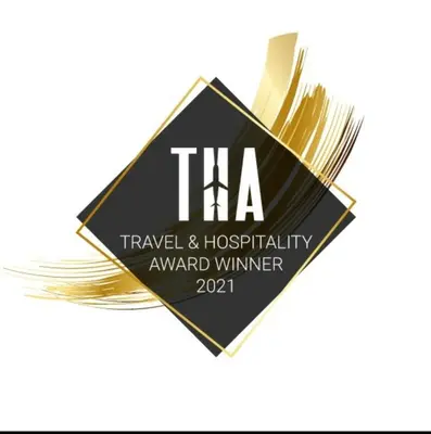 a black and gold logo for a travel and hospitality award winner at Casa do Cristelo in Porto