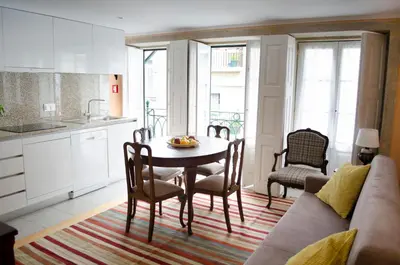 a kitchen and dining room with a table and chairs at Porto.arte guest apartments in Porto