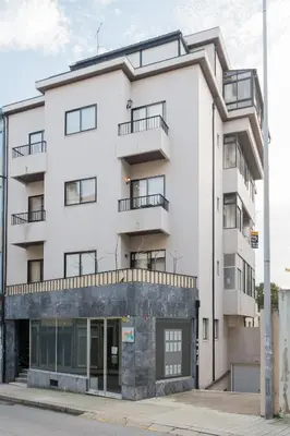 an image of an apartment building at Music House 3 bedroom Apt w garage in Porto