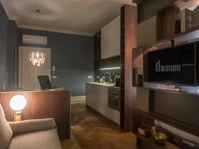 a living room with a couch and a television at Domum 2 in Porto