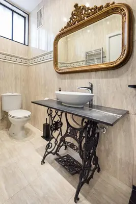 a bathroom with a sink and a mirror on the wall at Casa das Musas in Porto
