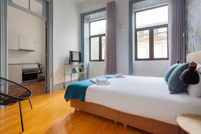 a bedroom with a large bed in a room at Citybreak-apartments Coliseu in Porto