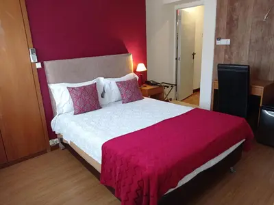 a bedroom with two beds with blue walls at Hotel Paulista in Porto