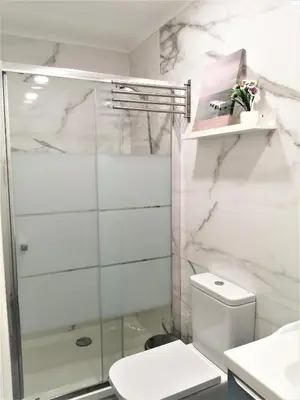 a bathroom with a shower and a toilet at Porto Ville Touring in Porto