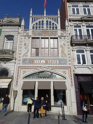 a group of people standing in front of a building at Porto Belo Clérigos in Porto