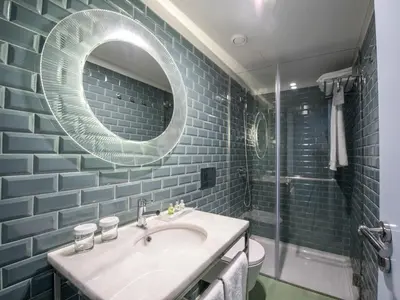 a bathroom with a sink and a mirror at Apartamentos The Arc Carrís in Porto