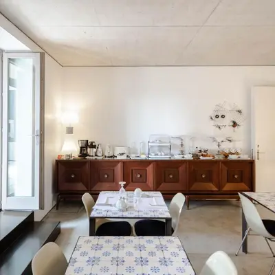 a room with a table and chairs and a kitchen at Casa do Conto - Arts & Residence in Porto