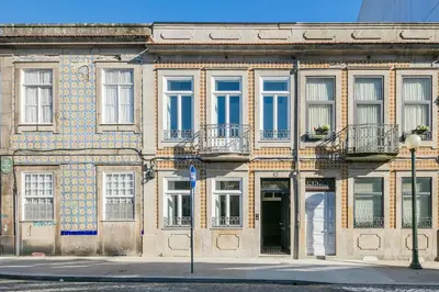 an old building with a lot of windows on a street at Visconde Garden in Porto