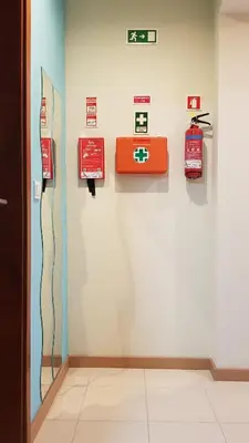 a wall in a room with signs on a wall at O Ninho in Vila Nova de Gaia