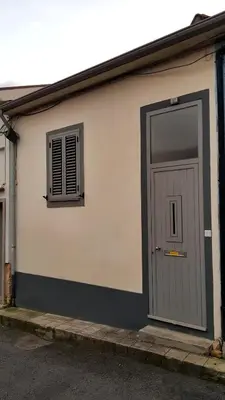 a white building with a door and a window at O Ninho in Vila Nova de Gaia