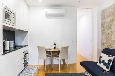 a kitchen and dining room with a table and chairs at Citybreak-Apartments Poveiros in Porto