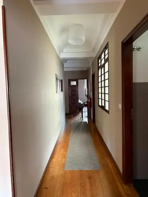 an empty hallway with a door and a rug at Garça Real Flats in Porto