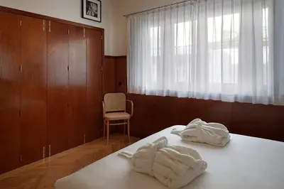 a bedroom with a bed with white towels on it at Casa Rosa in Porto