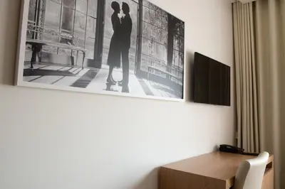 a picture of a man and a woman on a wall at Porto Coliseum Hotel in Porto