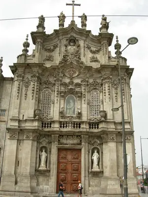 a church with a cross on the front of it at Guest House Triunfo in Porto