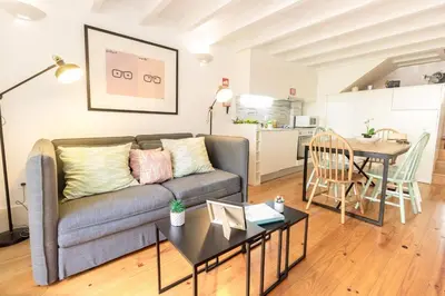 a white bed in a room with a window at Guest H4U - Bonjardim Terrasse Center in Porto